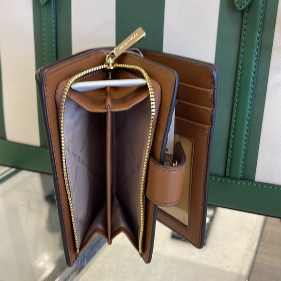 MICHAEL KORS
Jet Set Travel Medium Bifold Zip Signature Logo Wallet 
Brown 
NWT - Picture 12 of 16